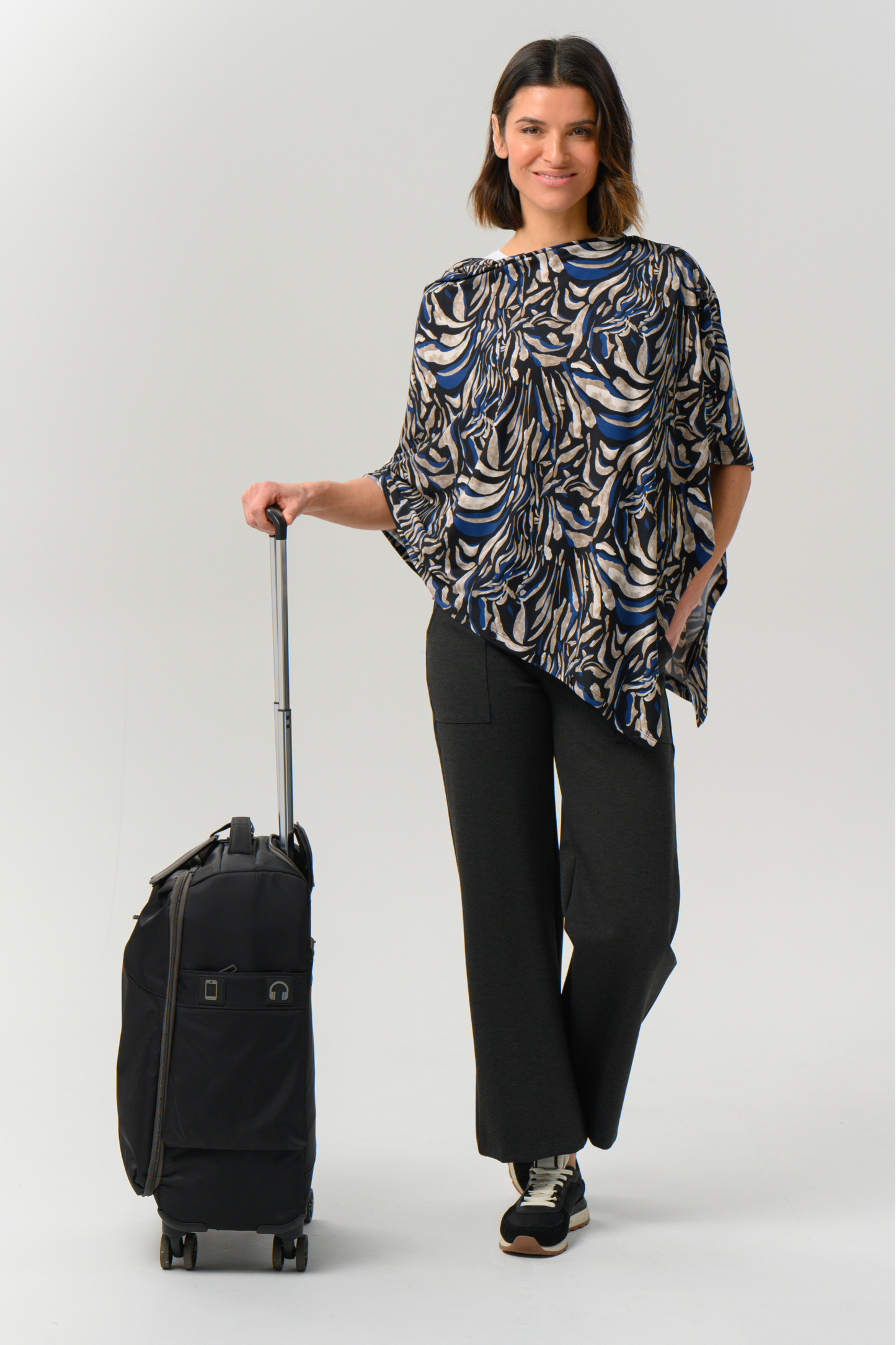 Nadi 7-In-1 Travel Wrap