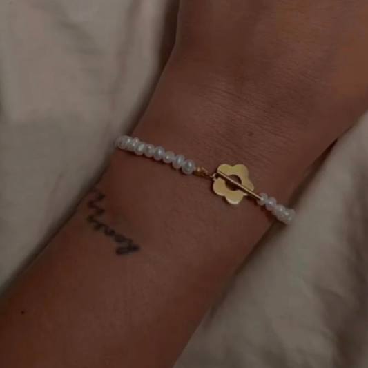 Daisy Pearl Bracelet