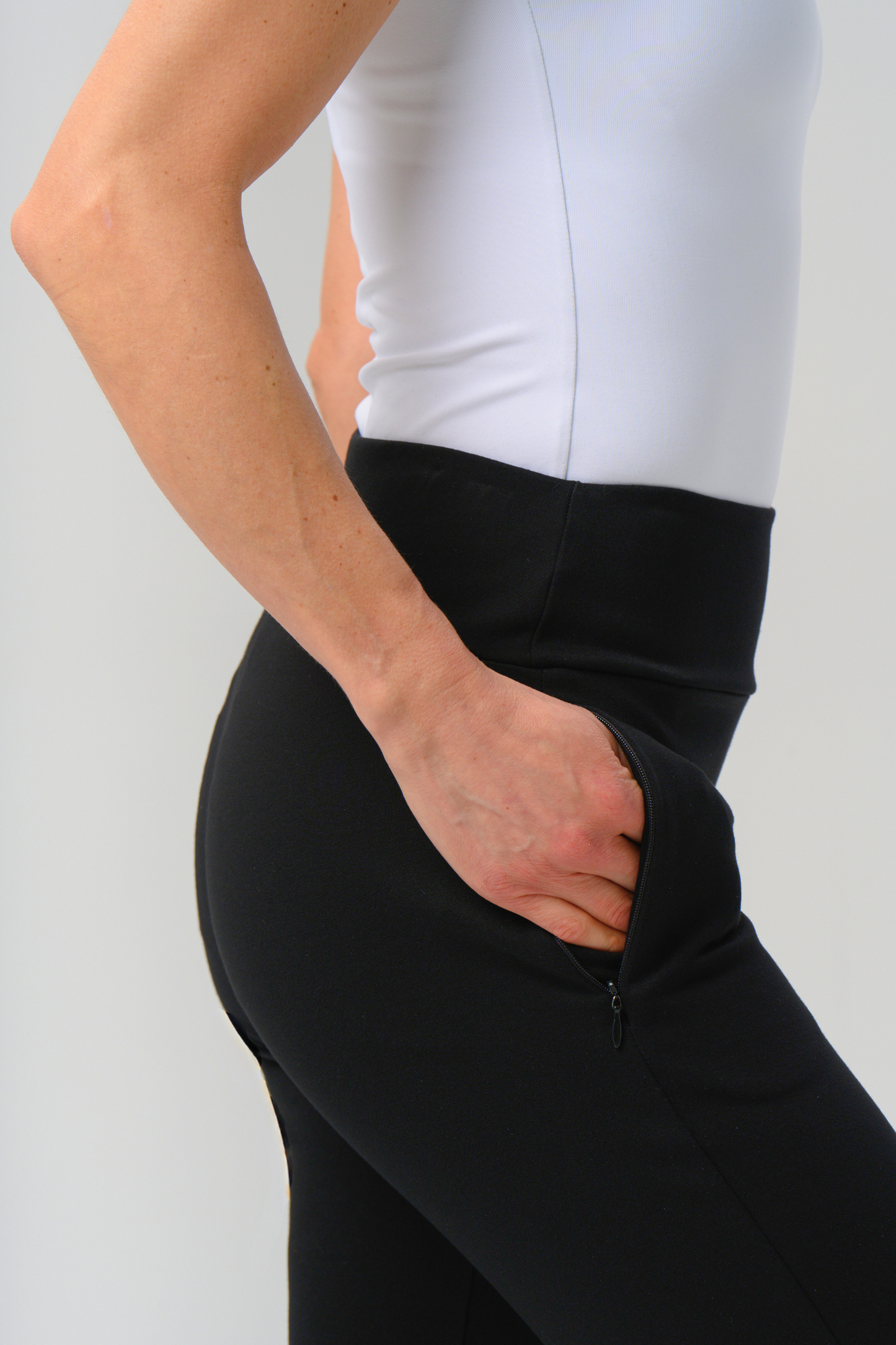 Aro Zipper Pocket Travel Pant