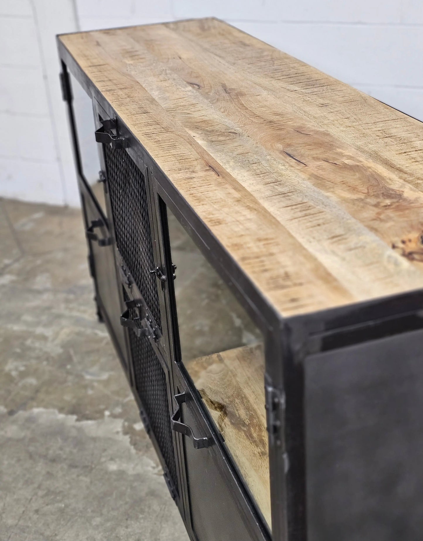 Buffet Ibiza en bois de manguier et acier brut portes vitrées