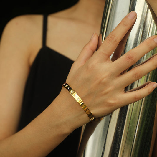 CHIMAKAK: Star-Engraved Zirconia Embedded Band Bracelet in Gold