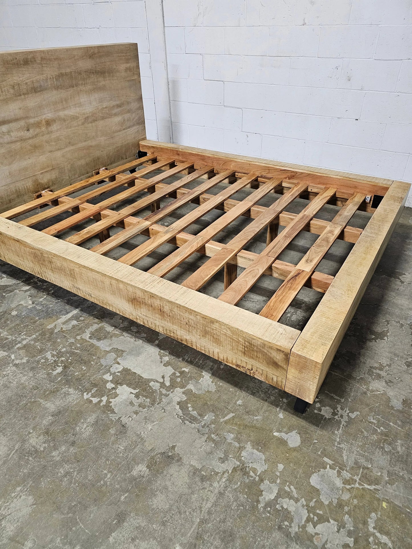 Cadre de Lit Queen en bois massif de Manguier