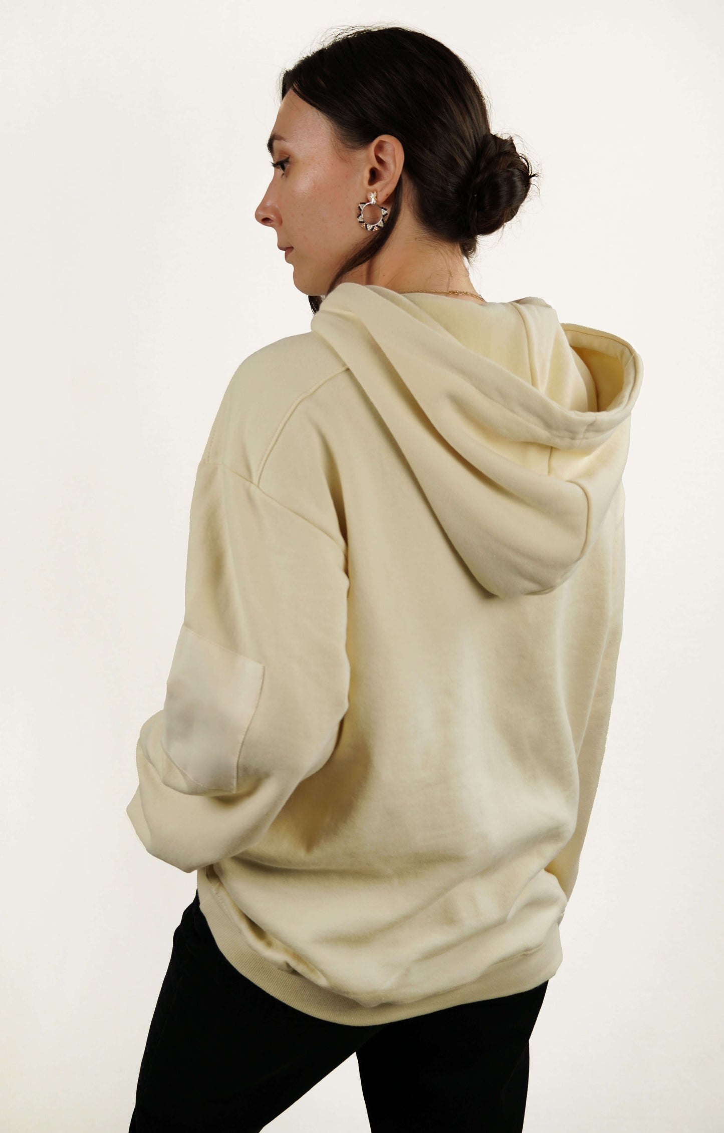 LE CHANDAIL À CAPUCHON