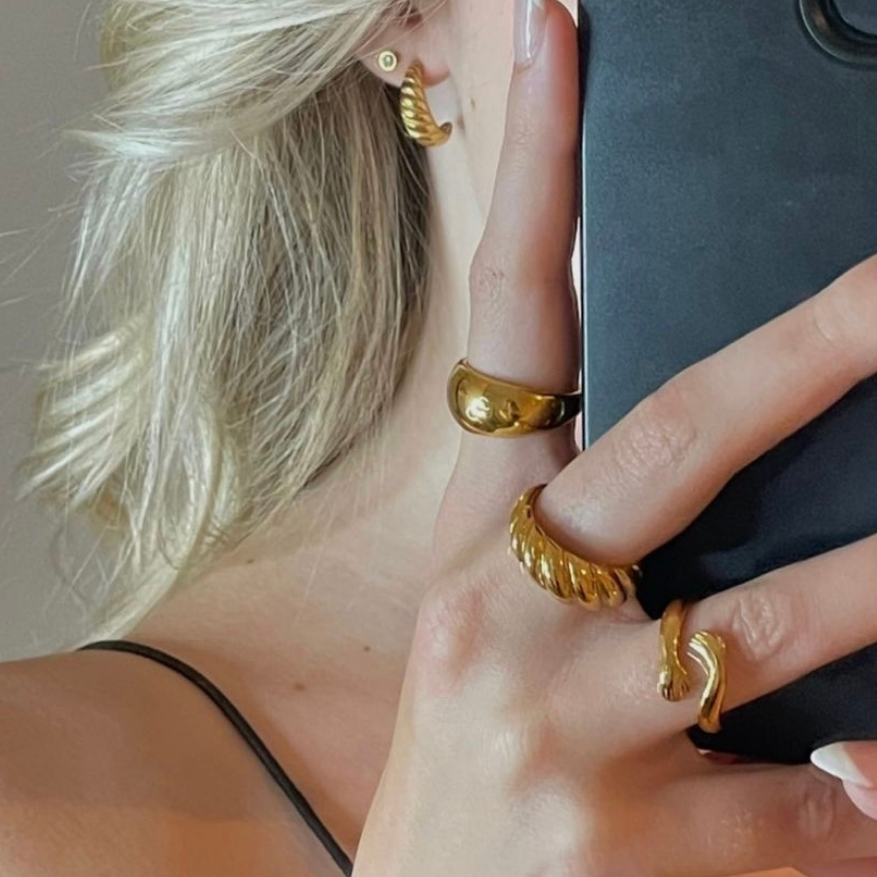 Hug Ring