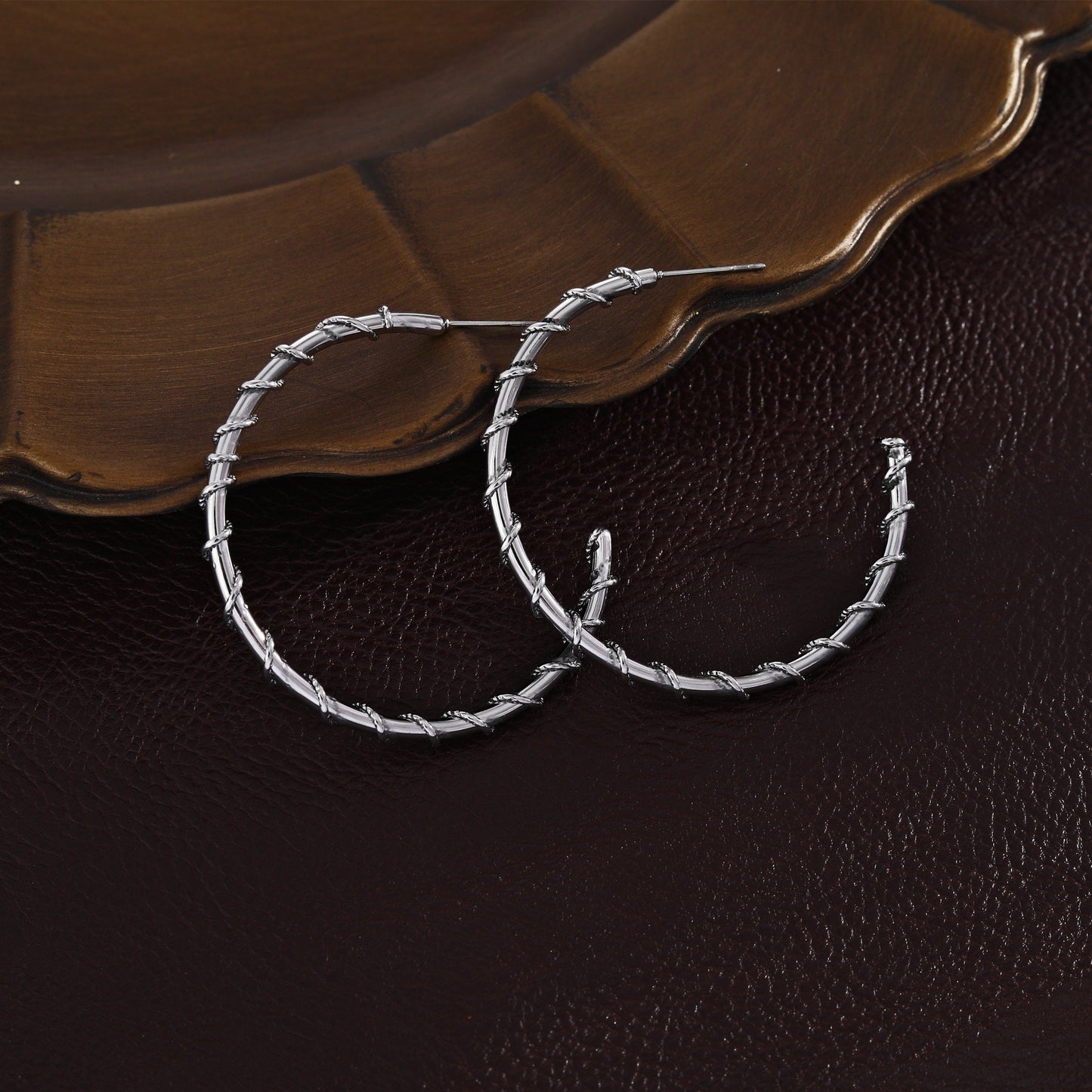 ELNA Silver Hoop Earrings with a Decorative Twist