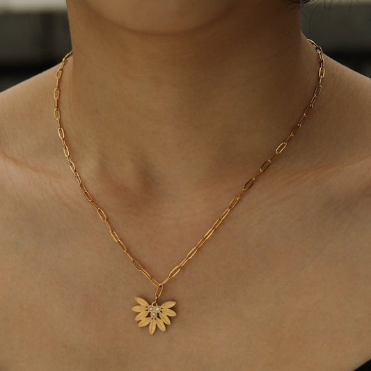 ENOLA Mini Paper Clip Chain with Leaves Design Zirconia Pendant in Gold