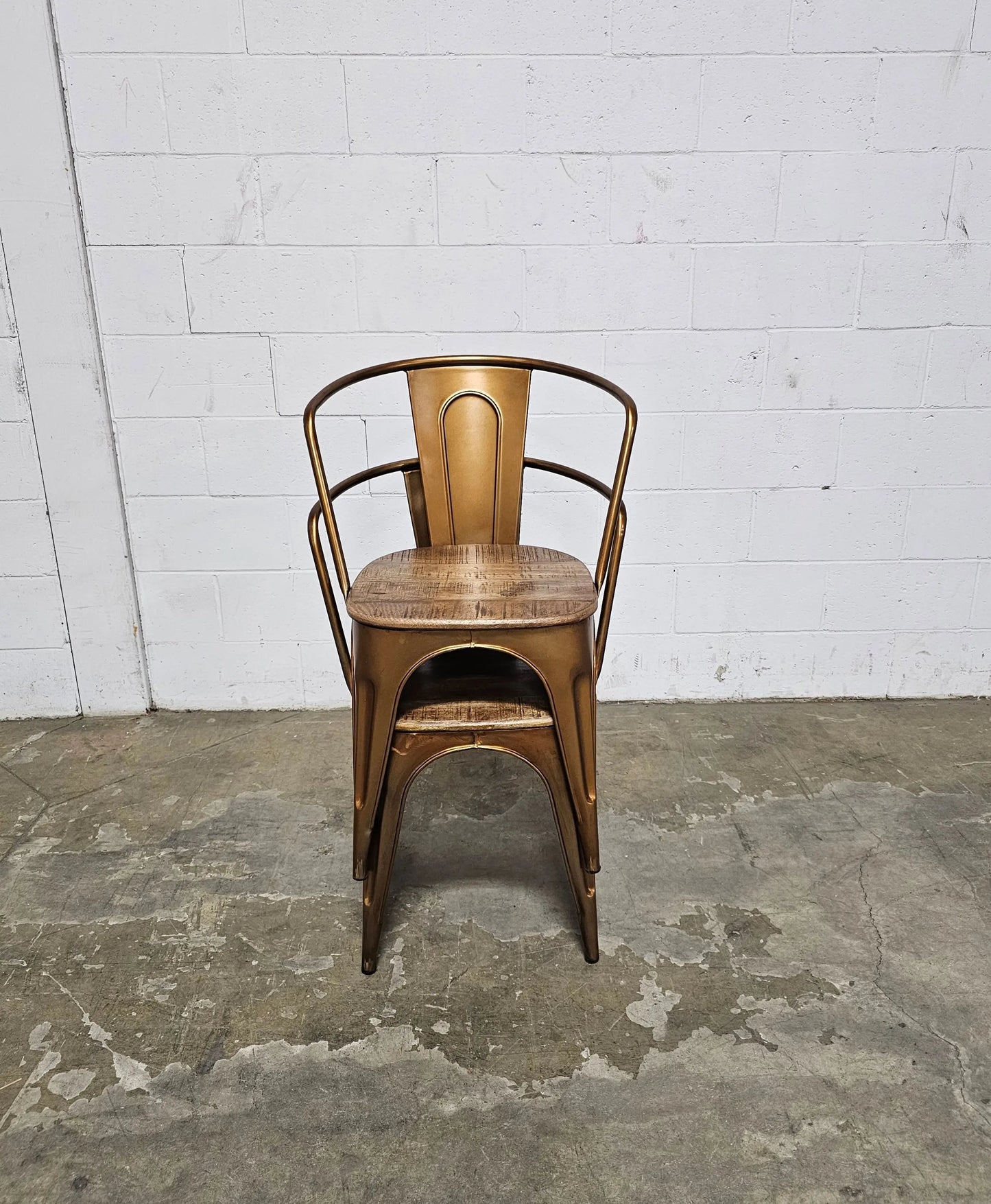 Ensemble de 2 Chaises Industry en acier Dorée et siège en bois de manguier