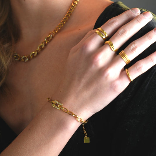 GAILA Deco Paper-Clip Bracelet with Zirconia Embedded Centre Piece