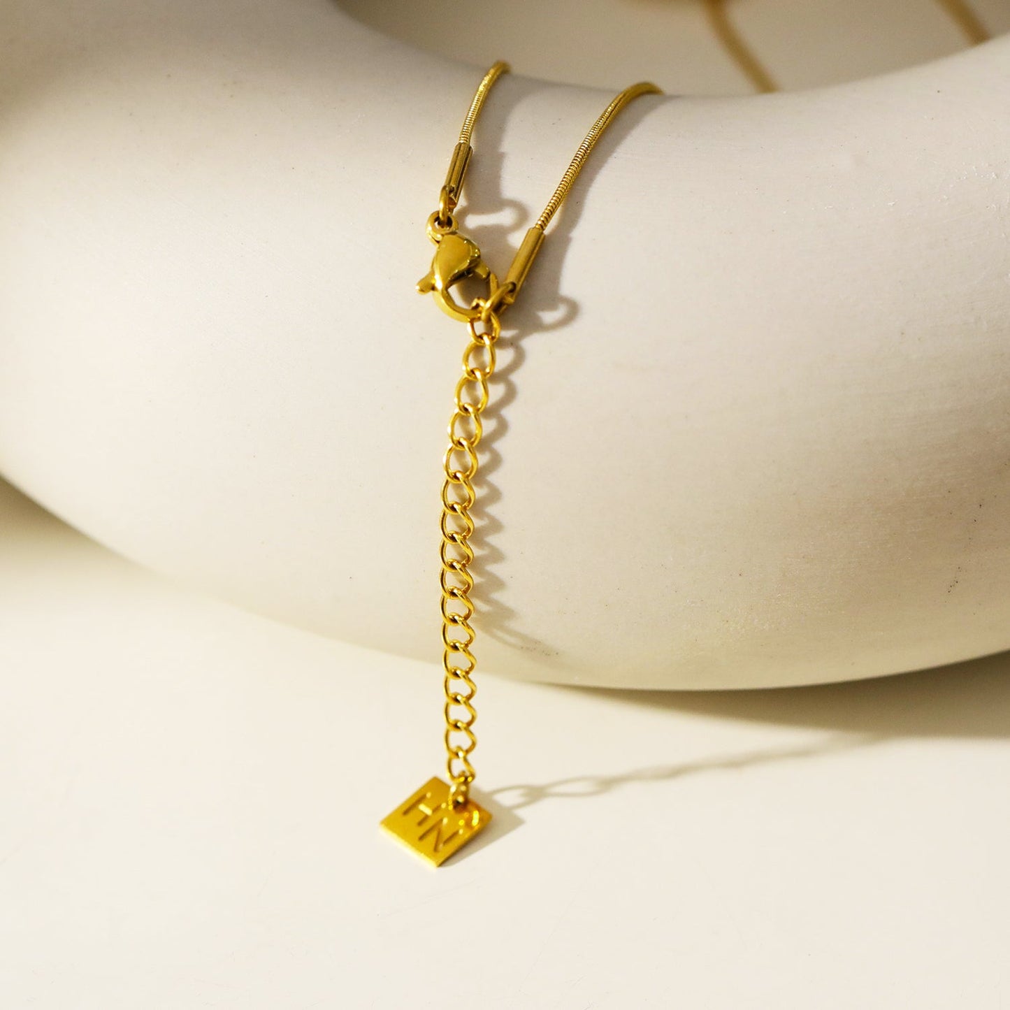 GARNA Gold: Mini Snake-Skin Chain with Zirconia-Adorned Oval Shaped Charms