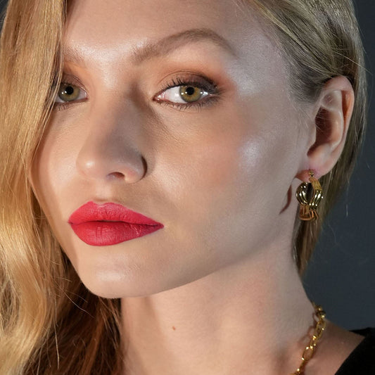 GIZA 'Shape & Form' Wavy Hoop Earrings