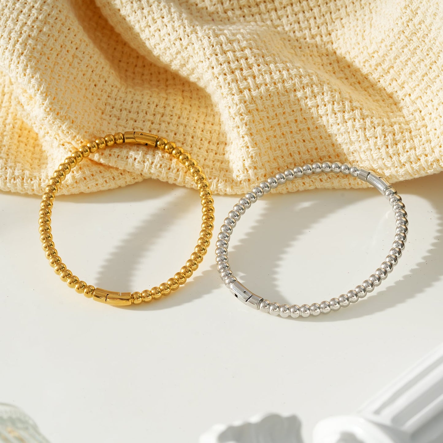 Style HANXI: Classic Ball-Bead Bracelet in Gold