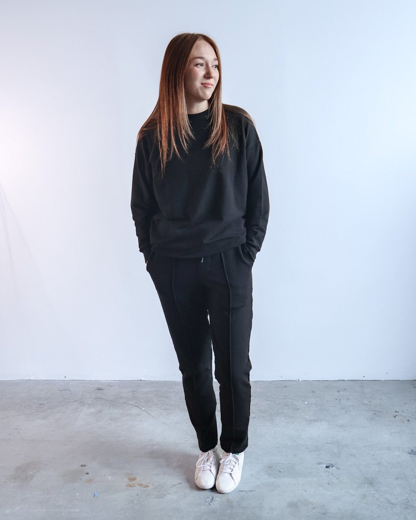 Le pantalon de survêtement sur mesure en noir