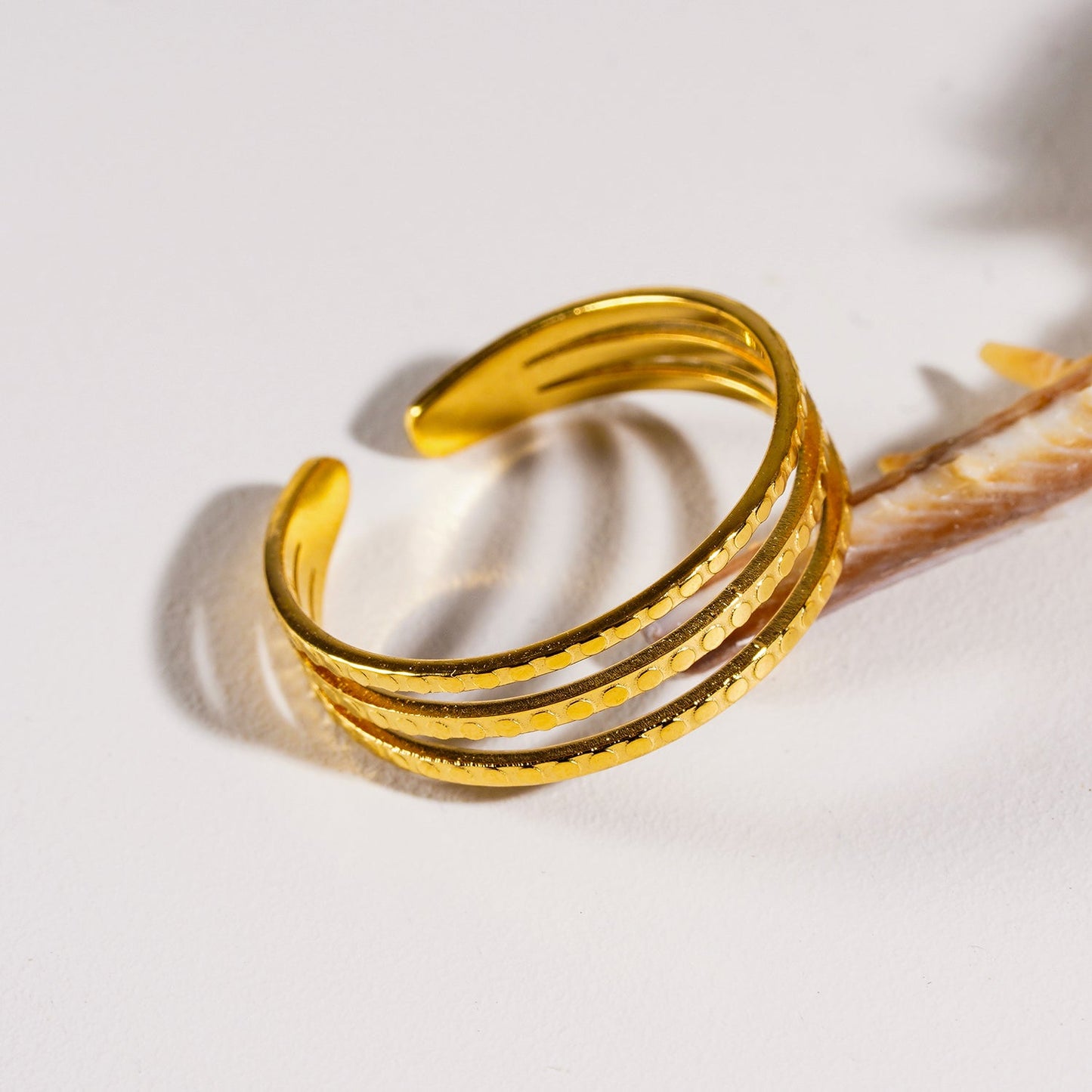 MYLAN: Embossed Circles Triple Stacked Ring