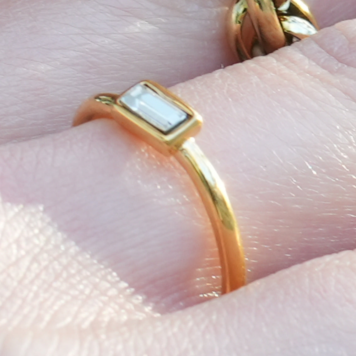 NILDA: Classic Band Ring with an Elegant Rectangle Zirconia Centrepiece