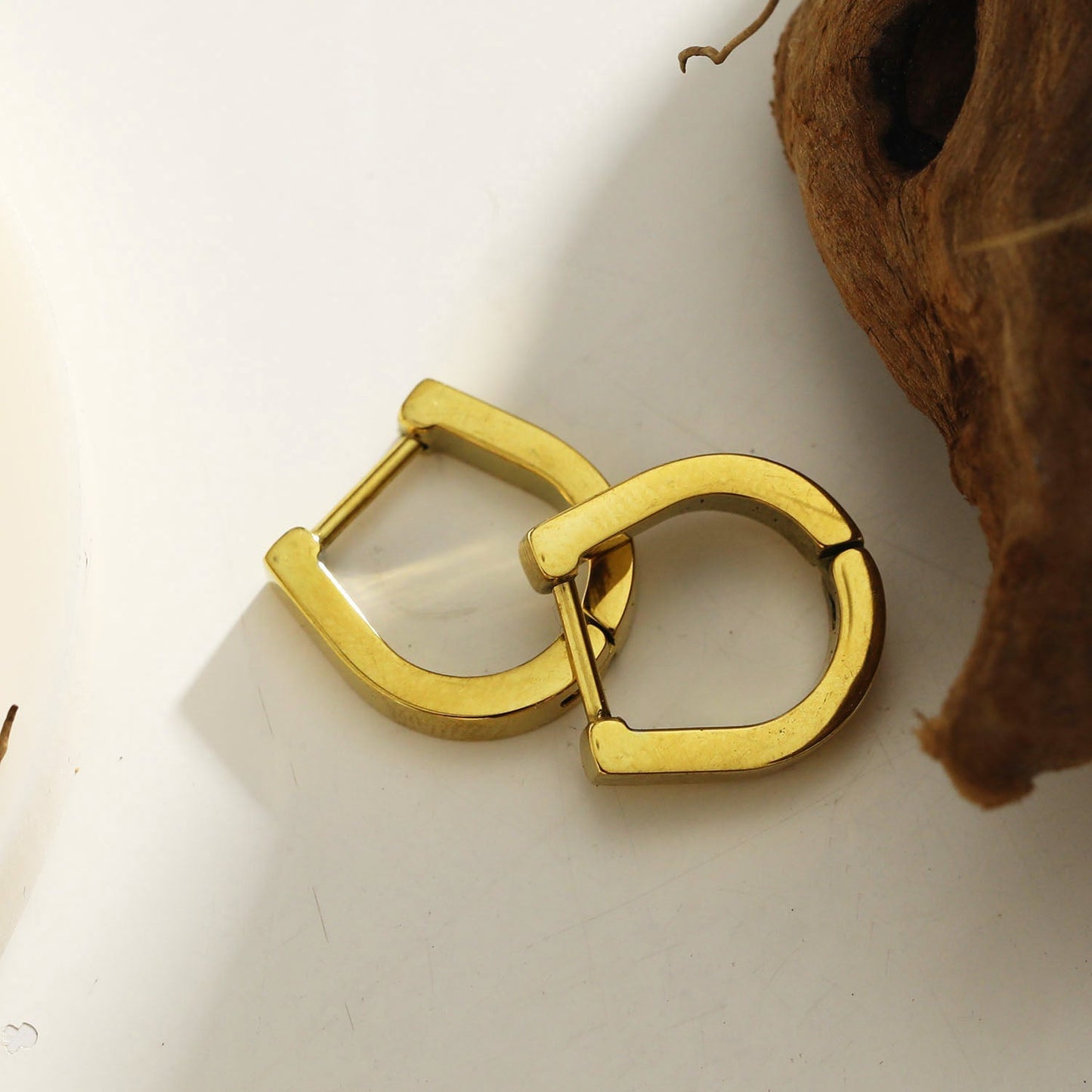 CADEO: 'Lucky' Horse-Shoe Shaped Contemporary Hoop Earrings