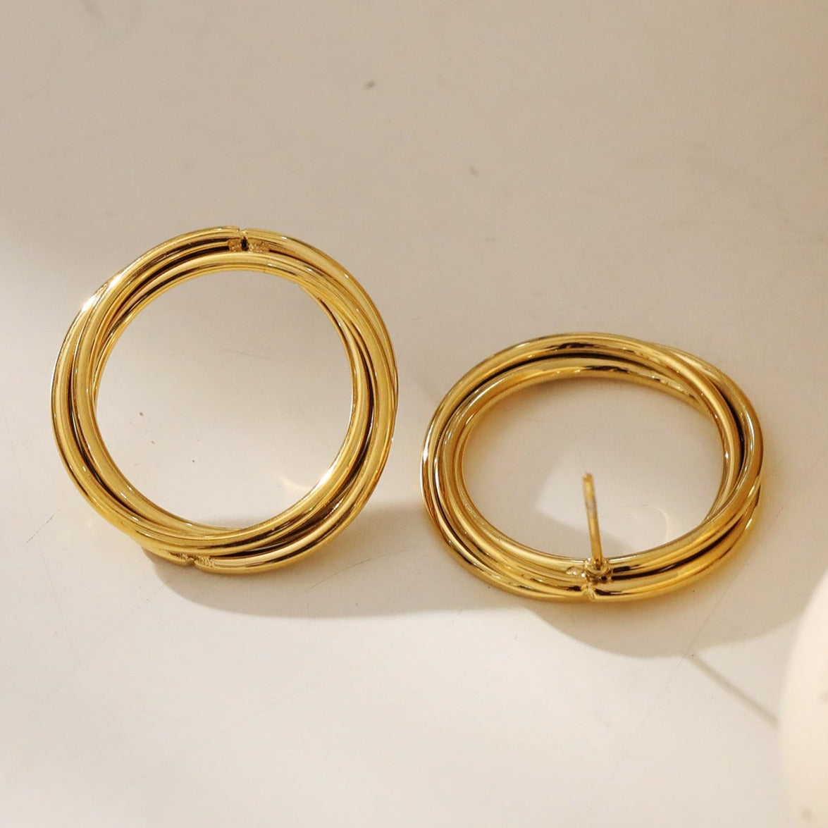 DELISIAS: Triple Harmony - Three Overlapping Rings Hoop Earrings