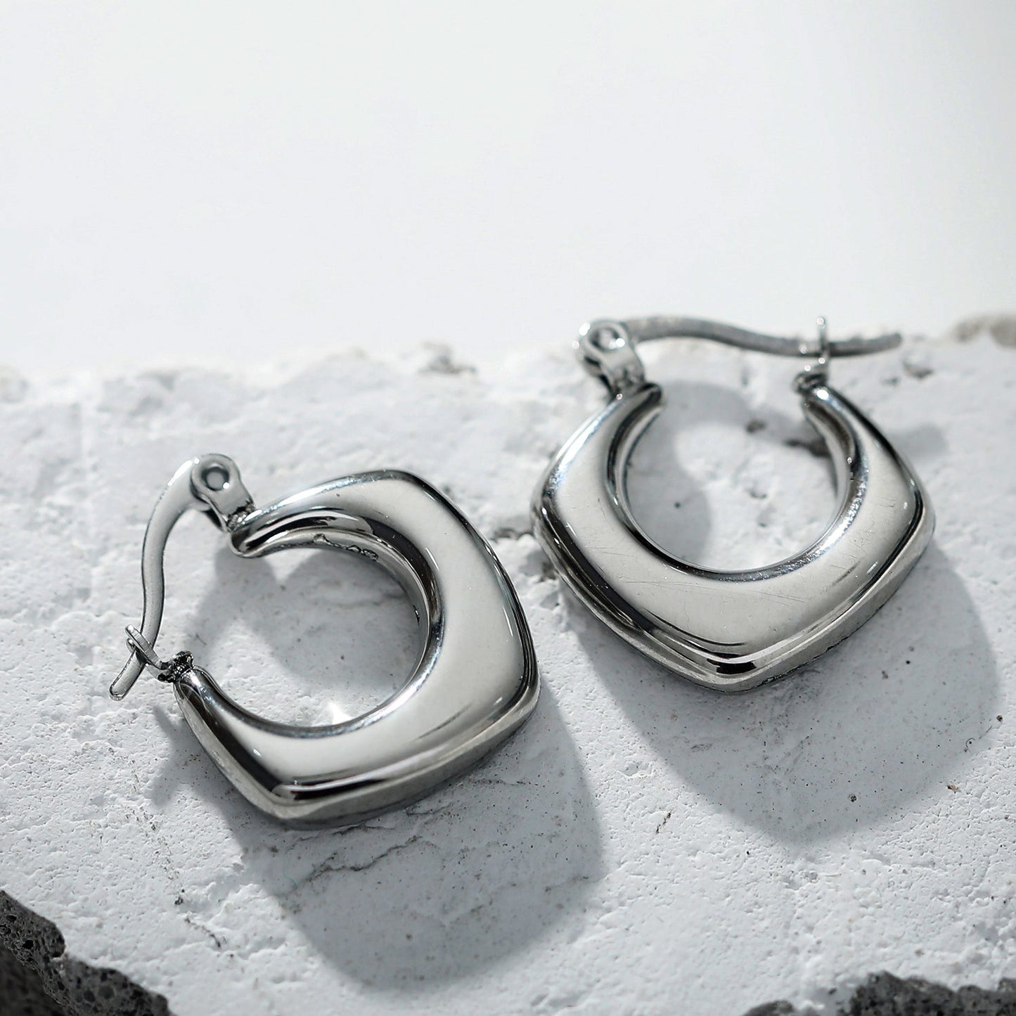 MARIYA Squared Rounded Hoop Earrings Silver