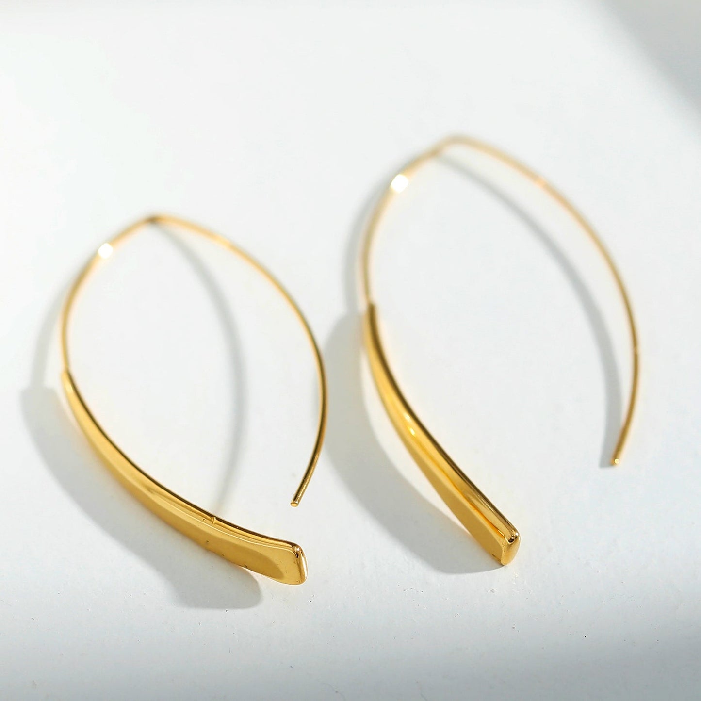 XIMENA: Geometric Curves Gold Hoops