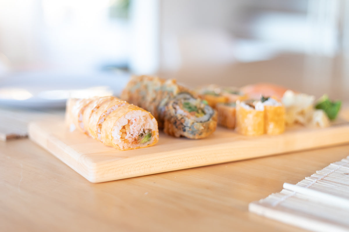 Planche de service en bois avec manche