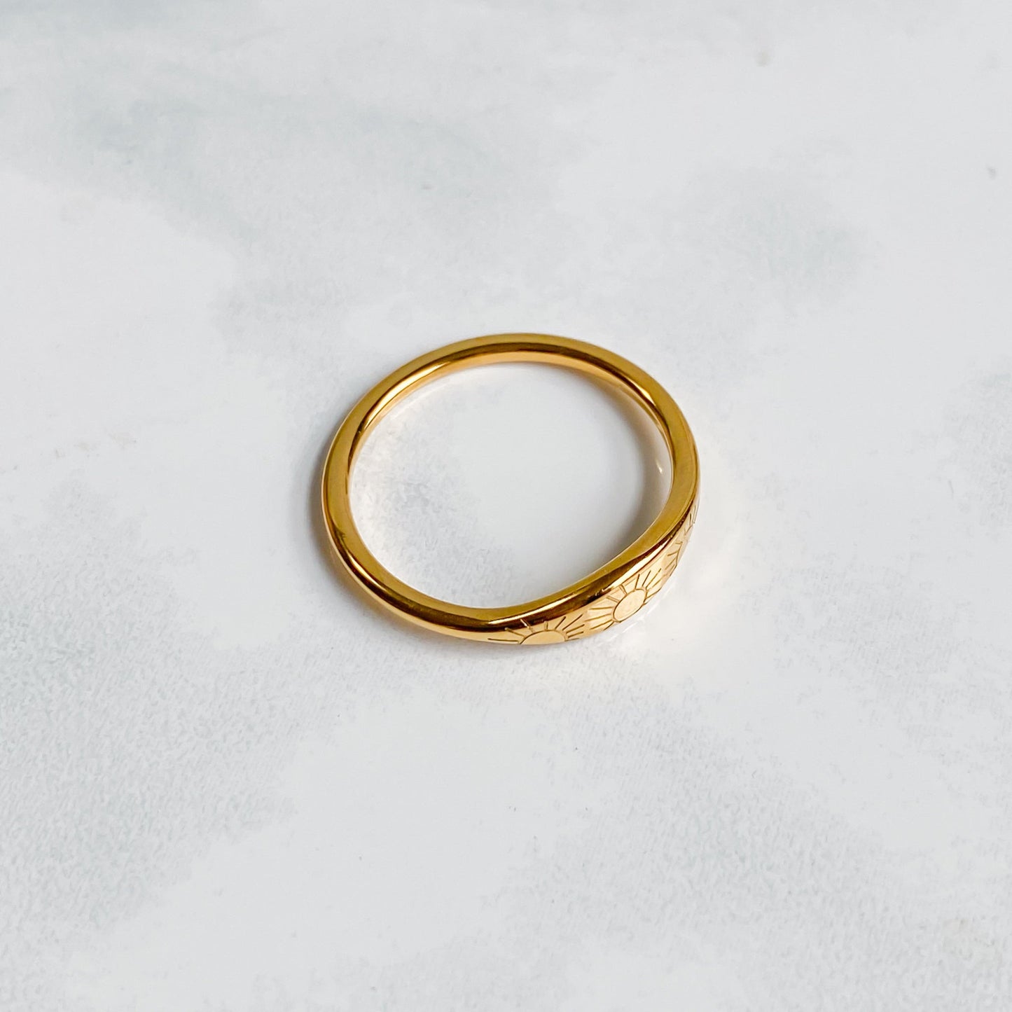 Bague dorée soleil en acier inoxydable plaqué or 18K | ASTRAÉA