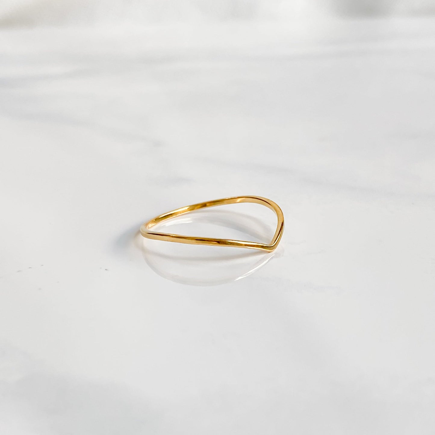Bague minimaliste dorée en acier inoxydable 18K | BELLONA