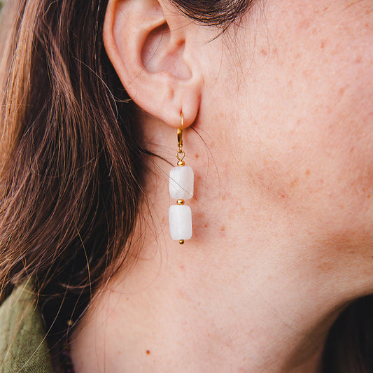 Boucles d’oreilles pierre de lune arc-en-ciel pendantes | PHOEBE