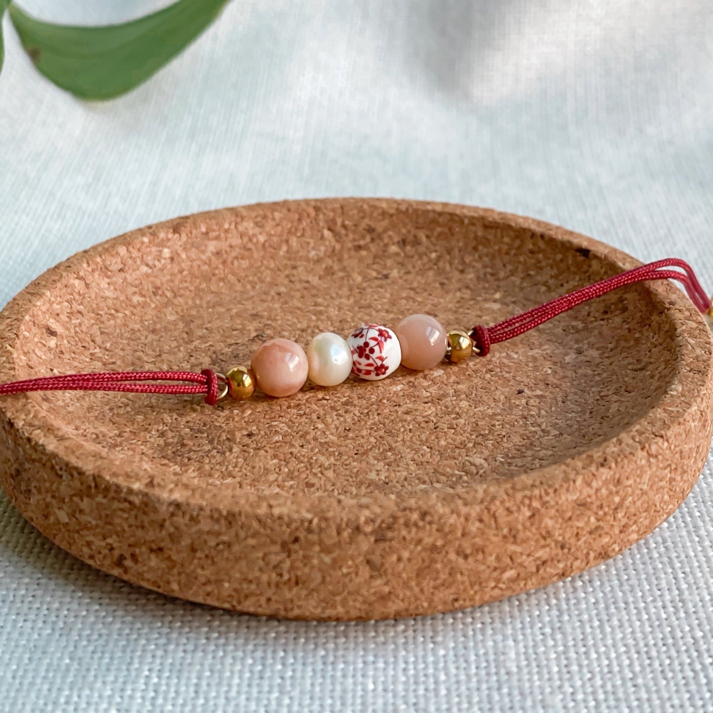 Bracelet cordon rouge en pierres naturelles | ÉVEIL