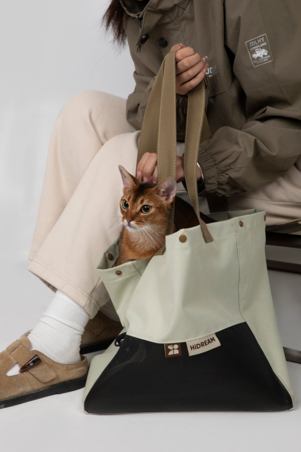 Color-Block Shoulder Pet Travel Bag | Momopets™ GoBuddy Series
