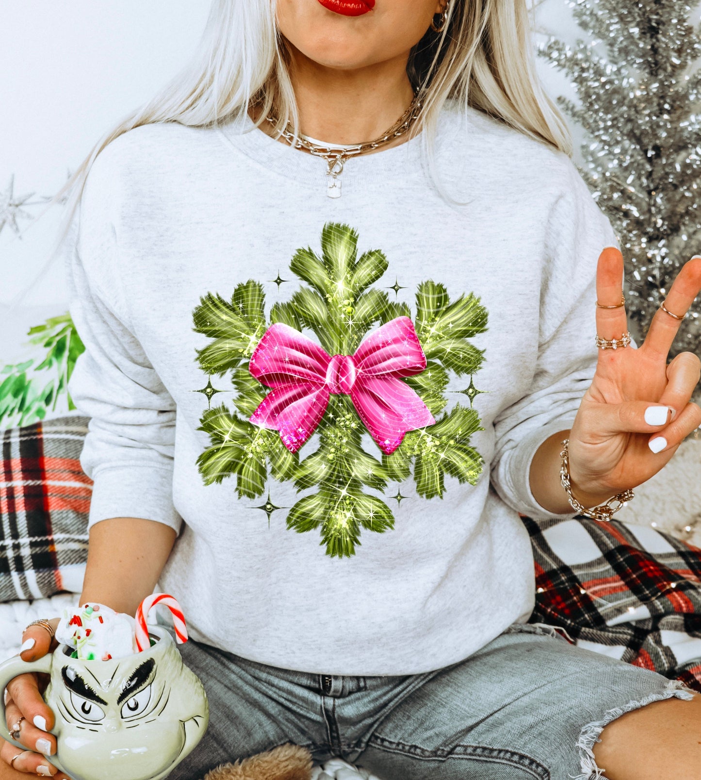 Sweatshirt Hoody Christmas Wreath Design – Green Holiday Leaves with Pink Bow