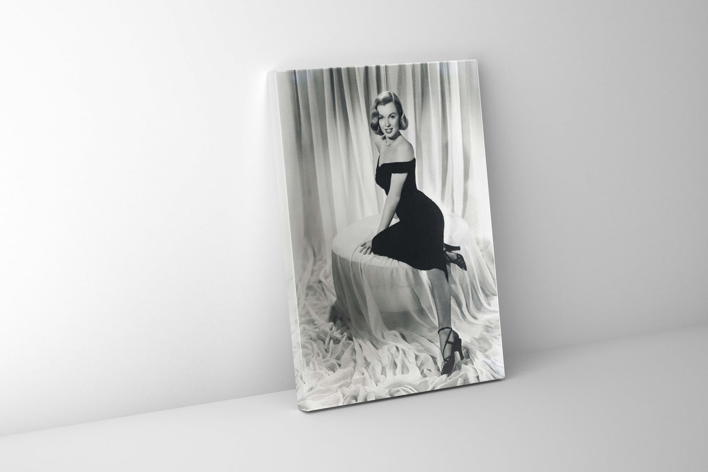Wall Art-Marilyn in the room- Canvas Print