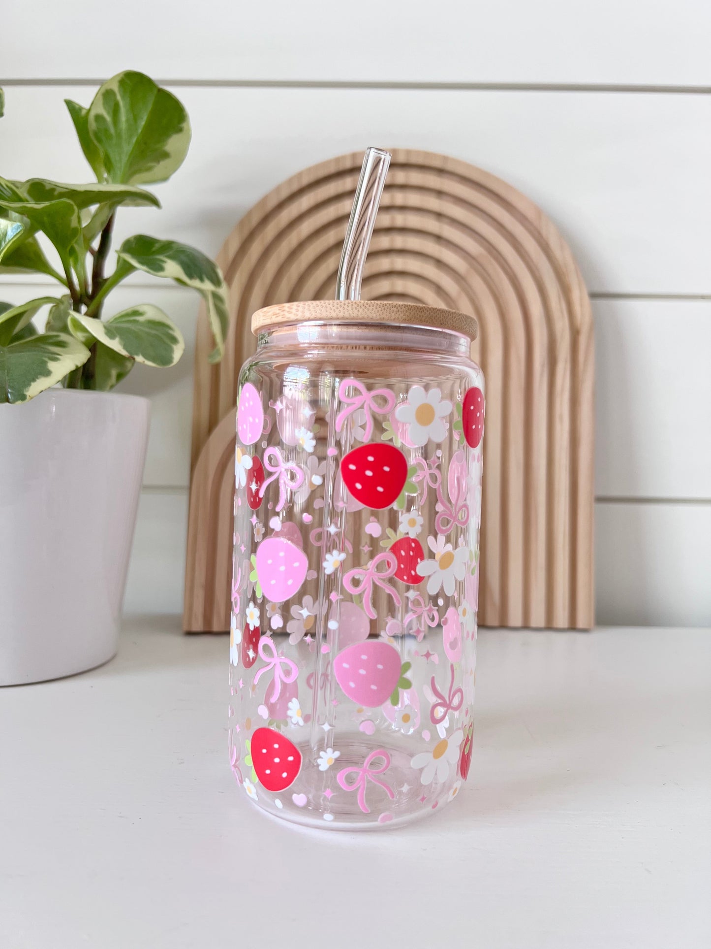Strawberry daisy Coquette glass cup