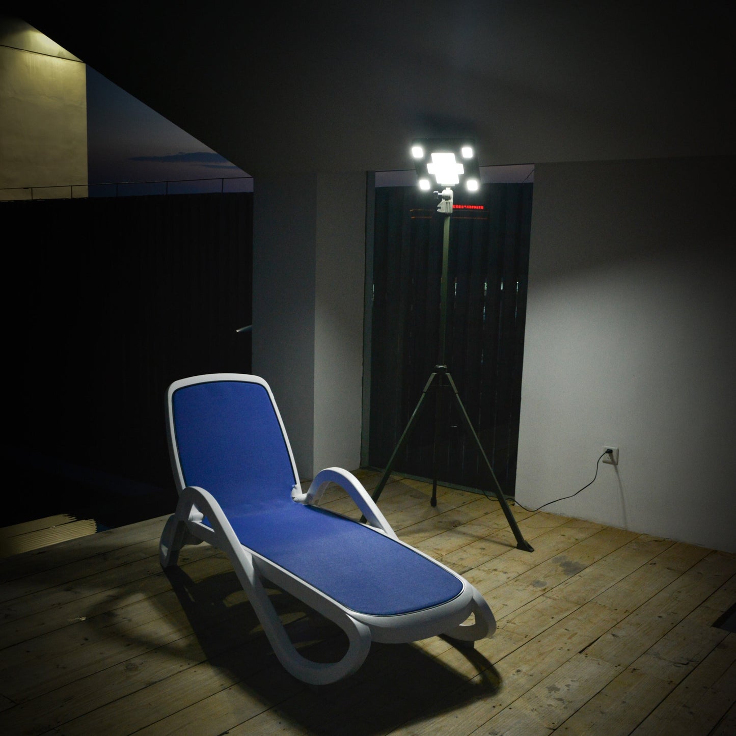 TRU De-LIGHT WHITENIGHT Multipurpose LED Solar / AC / DC - Garden, Camping Main Light + 4 Independent Detachable Multi Mode Side Lights / Tripod + Carrying Bag