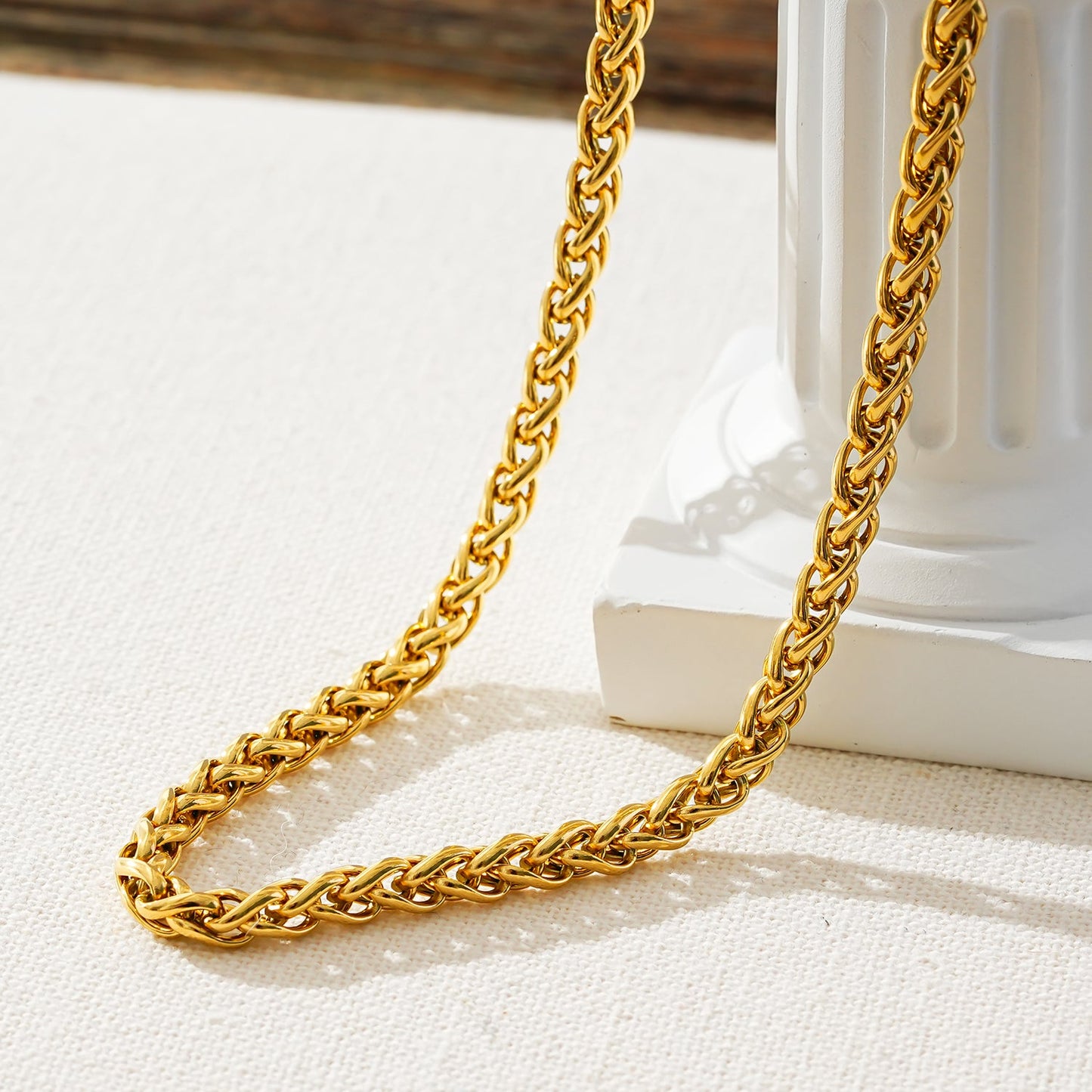 Style ABBOT: Interwoven Oval Hoop Chunky Necklace