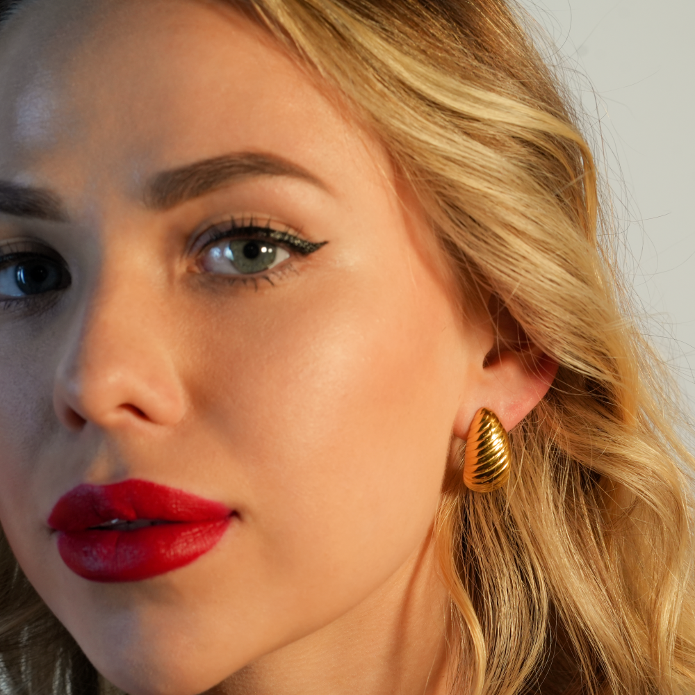 ADIRANA: Teardrop Beauty - Textured Lines Stud Earrings