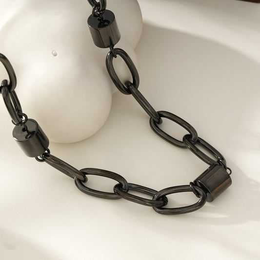 AKELLO BLACK: Black Carbon Power Chain