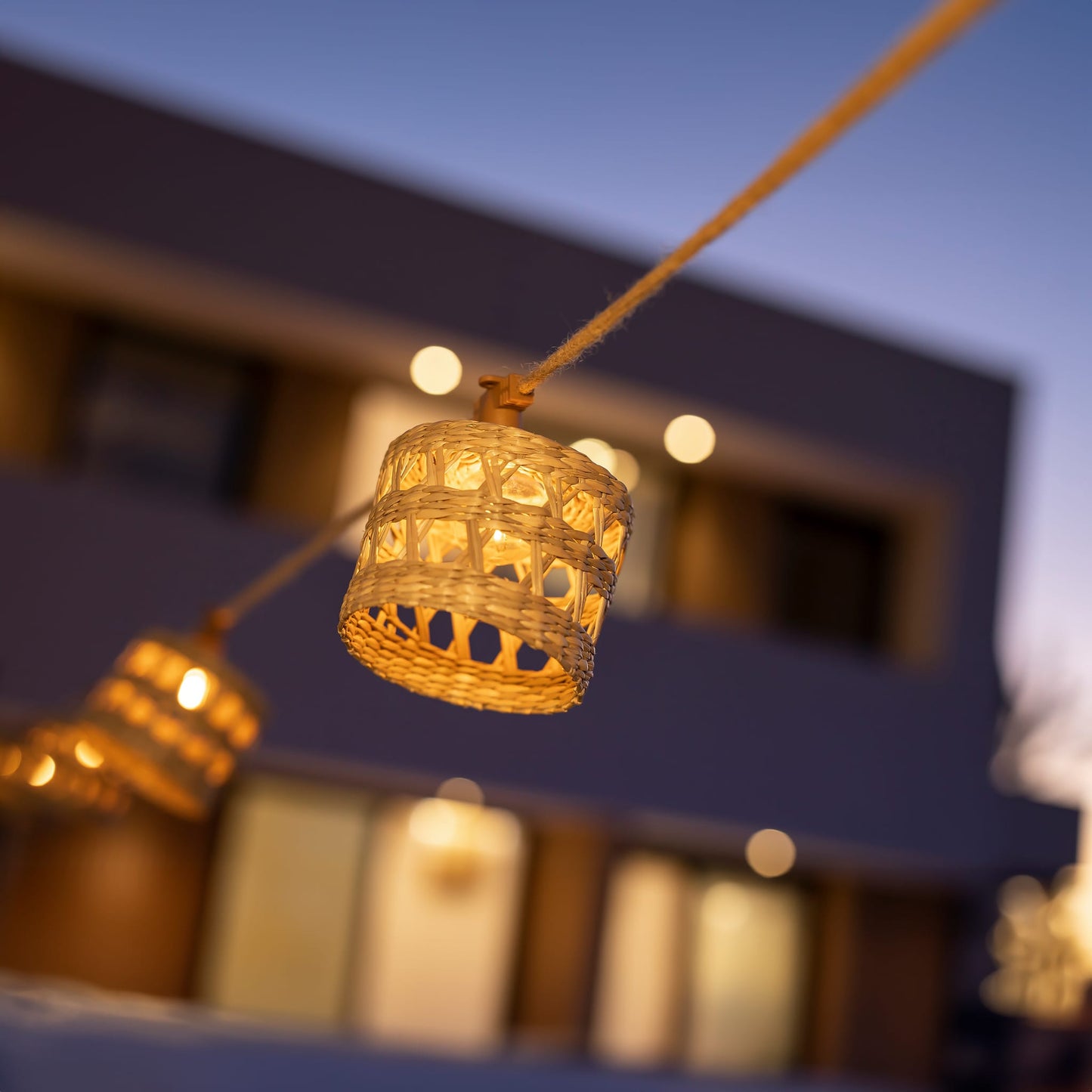 Alba<br> Solar-charged Garland