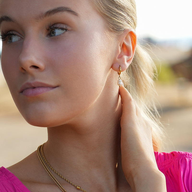 ALEX Gold: Mini Hoop Earrings with Natural Freshwater Pearl Charm – Elegance in Every Detail