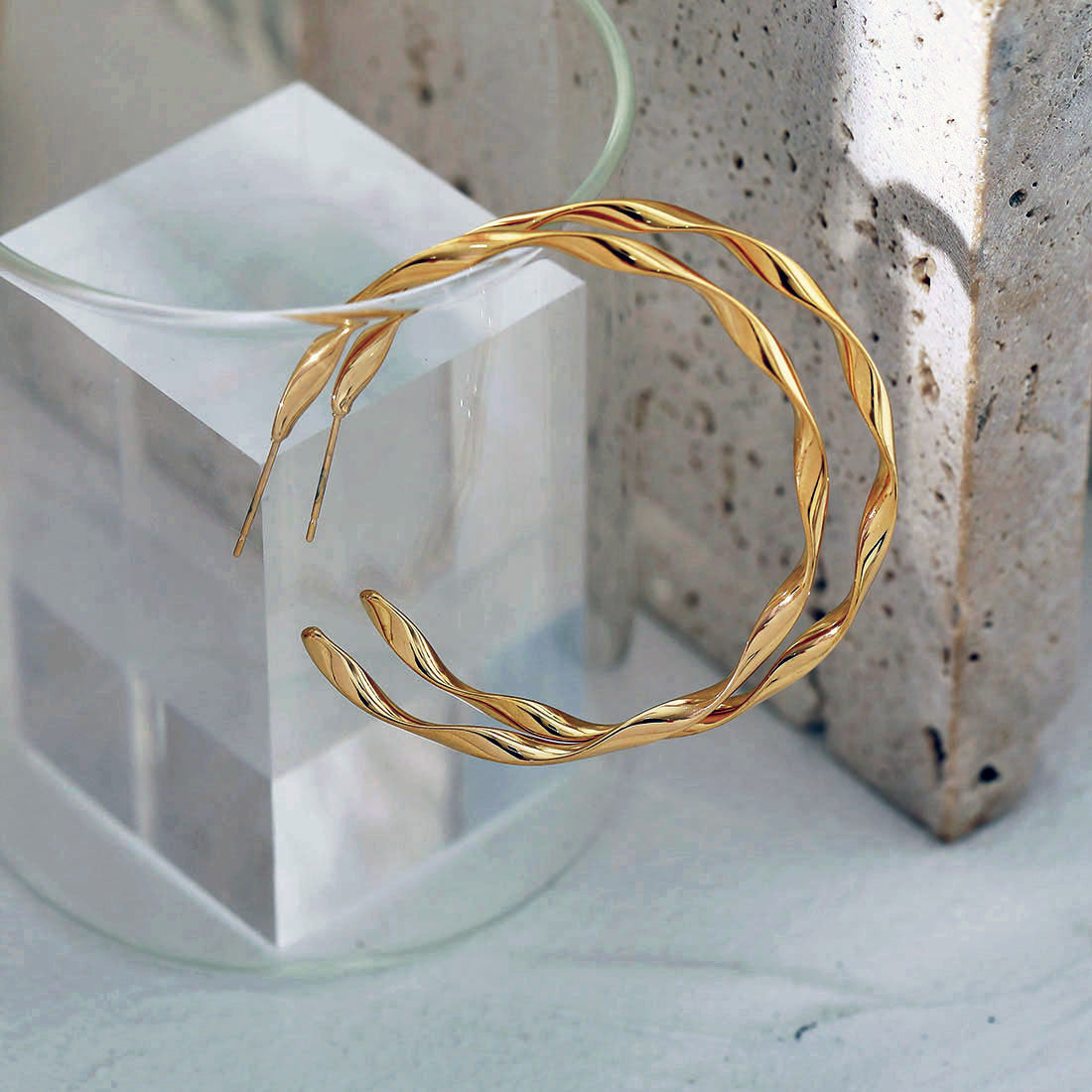 ALICIA Wavy Twist Gold Hoop Earrings