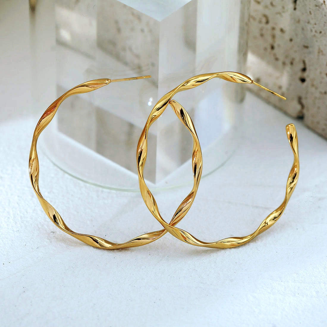 ALICIA Wavy Twist Gold Hoop Earrings