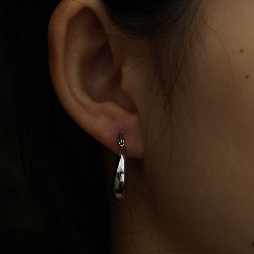 AMBER-MESSINA Chunky Hoop Silver Earrings