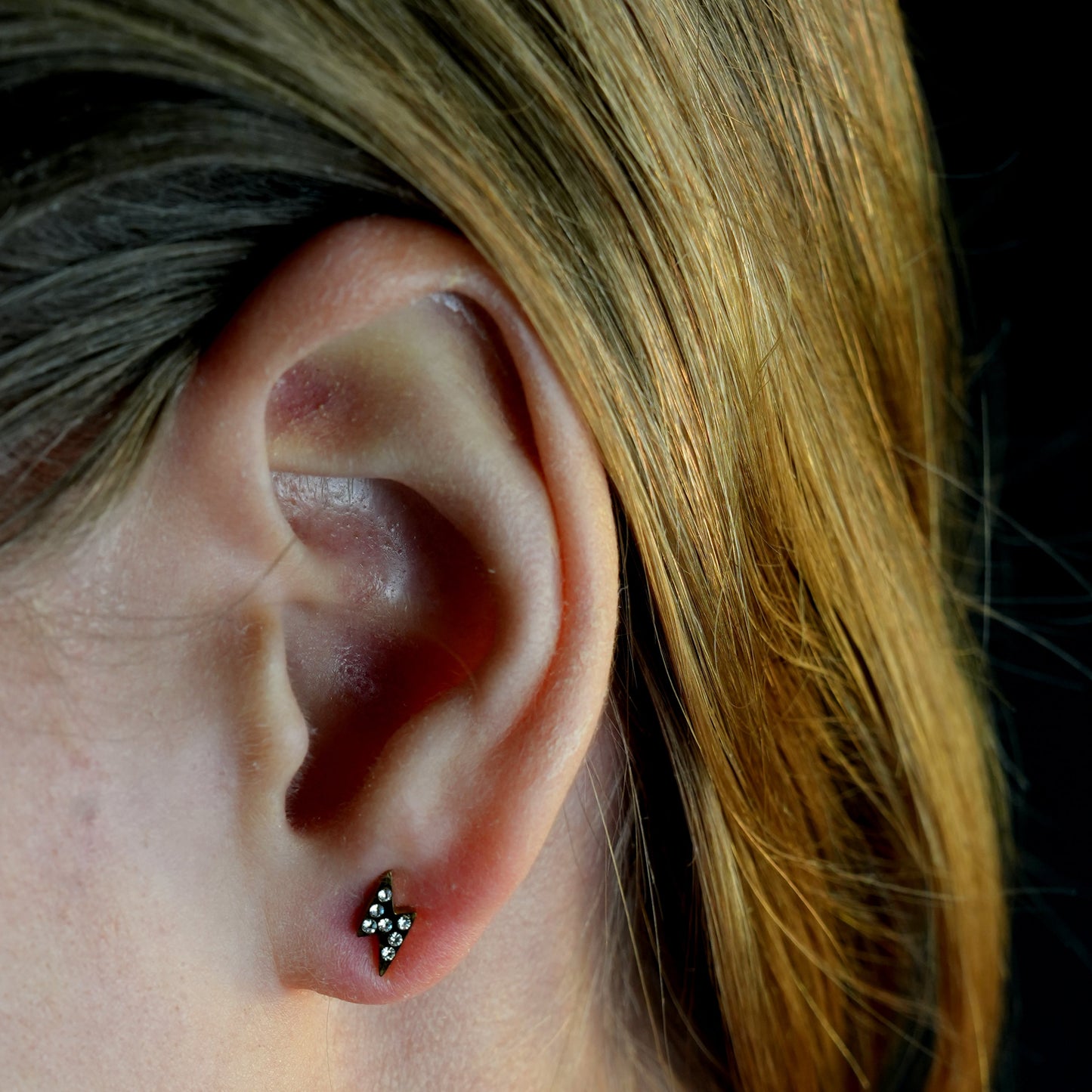 ANNELI 'Zig-Zag' Zirconia Stud Earrings