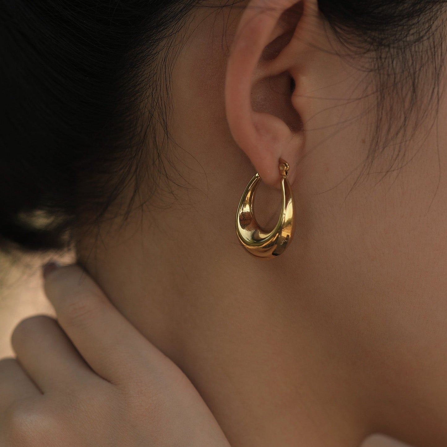 ARINA Chunky Shaped Hoops Gold