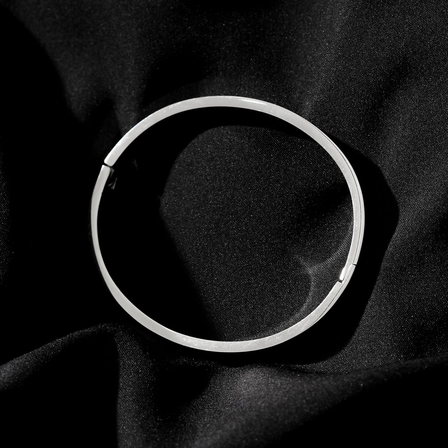 ATTILI: Minimalist Classic Silver Band Bracelet