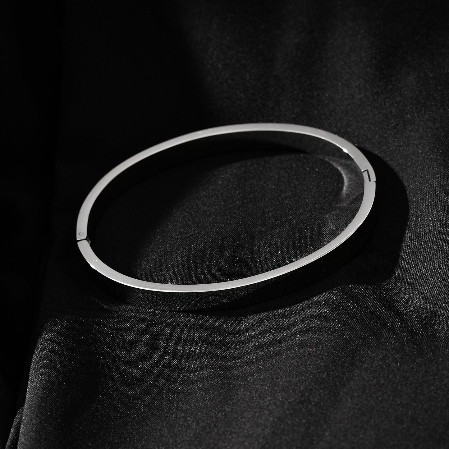 ATTILI: Minimalist Classic Silver Band Bracelet