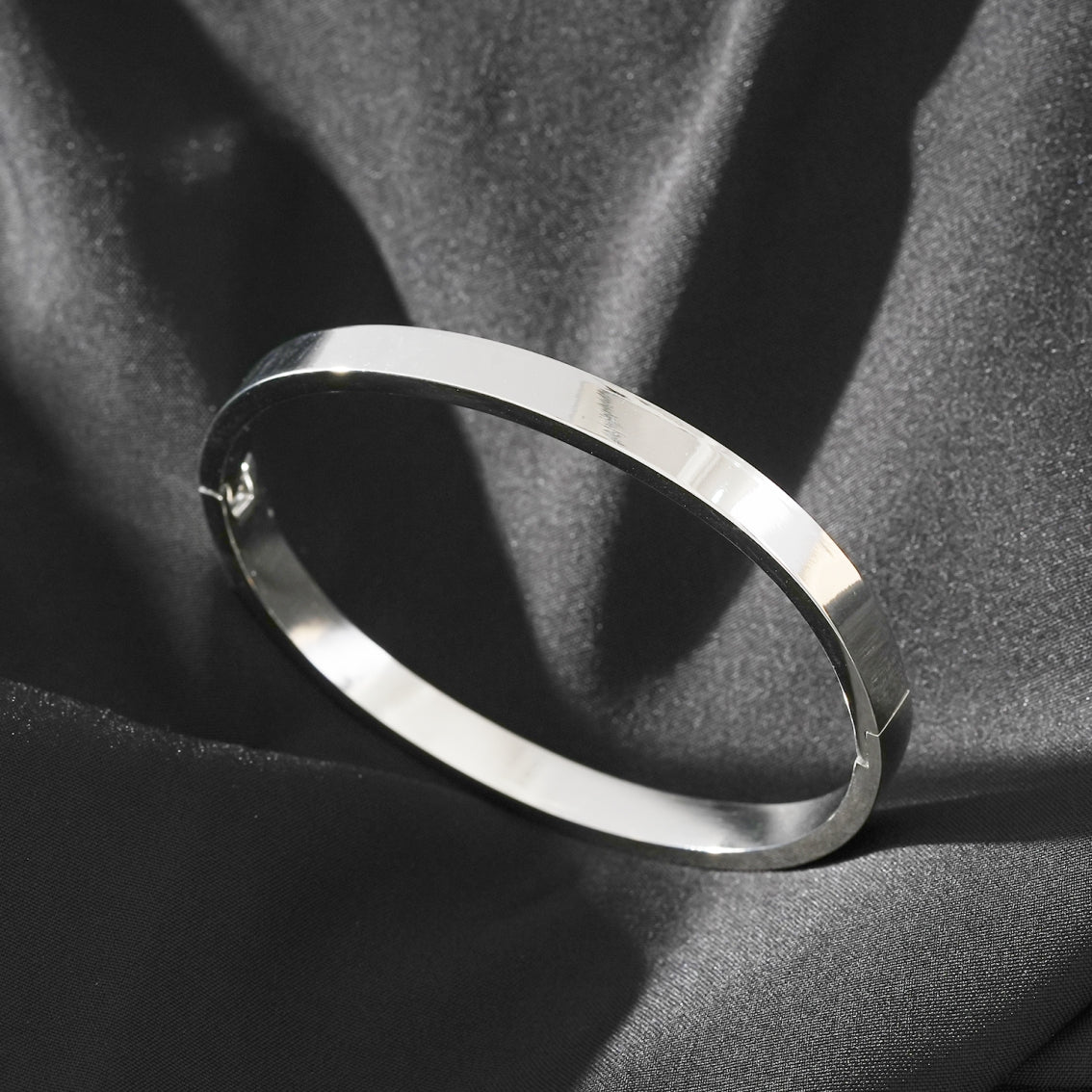 ATTILI: Minimalist Classic Silver Band Bracelet