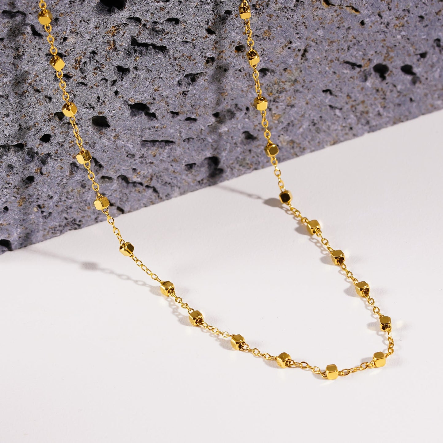 AUREOLE: Essential Daily Chain with Delicate Square Beads in Gold.