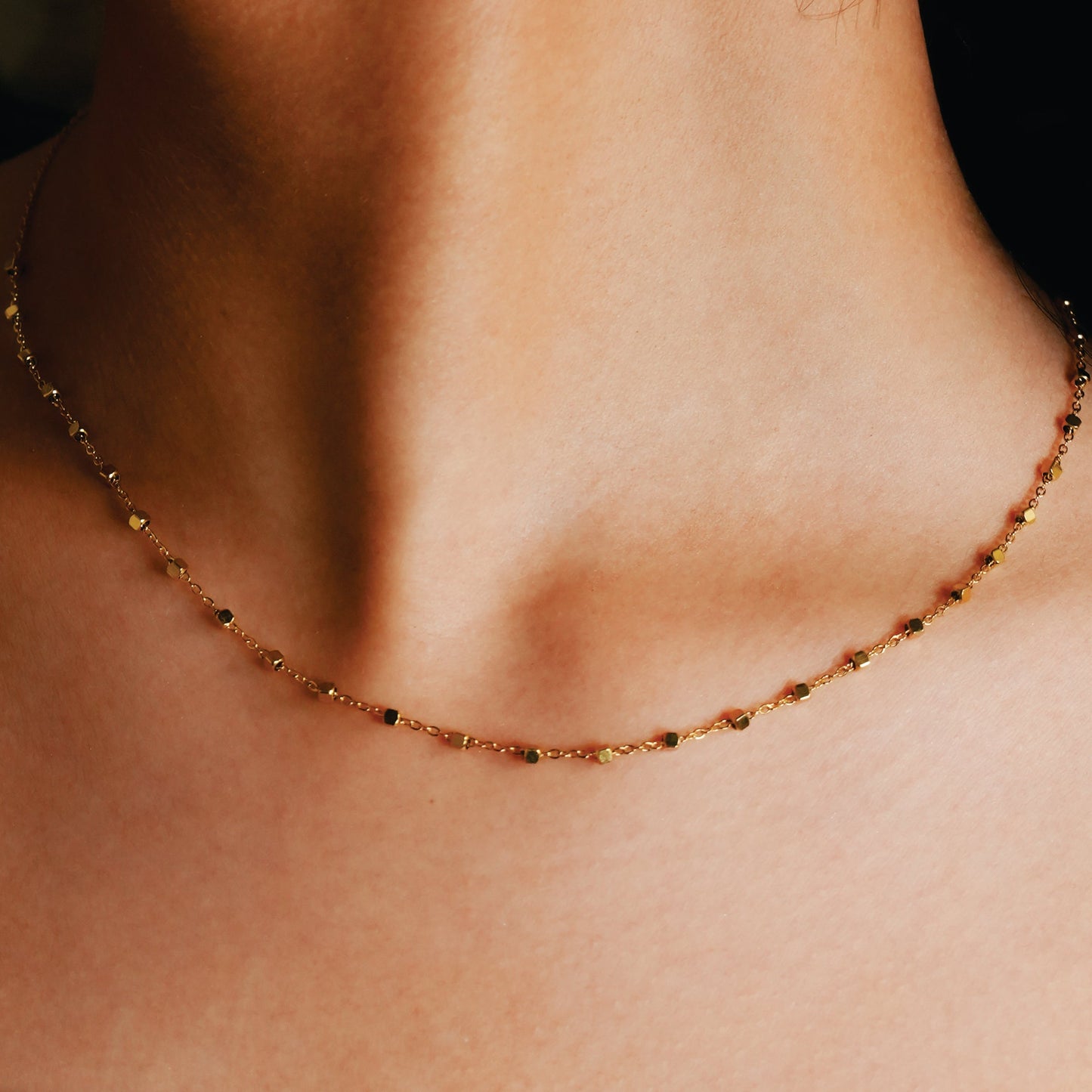 AUREOLE: Essential Daily Chain with Delicate Square Beads in Gold.