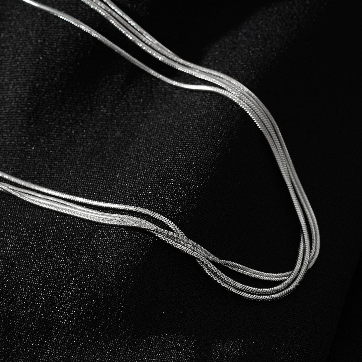 AVEZZANO White Gold (Silver Toned): Snake-Skin Textured Multi-Strand Chain Necklace - Exquisite Elegance