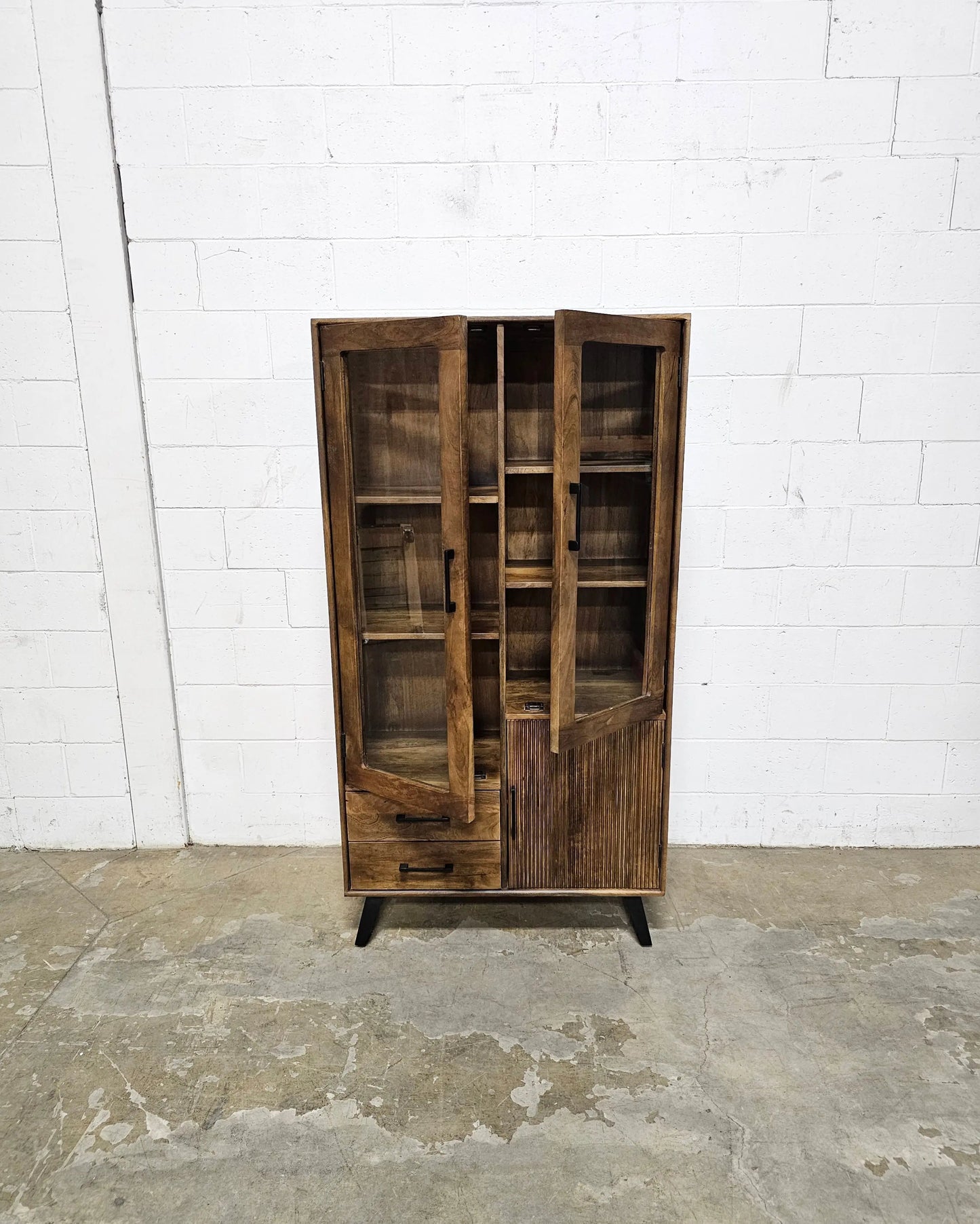 Armoire Arezzo en bois de manguier portes vitrées