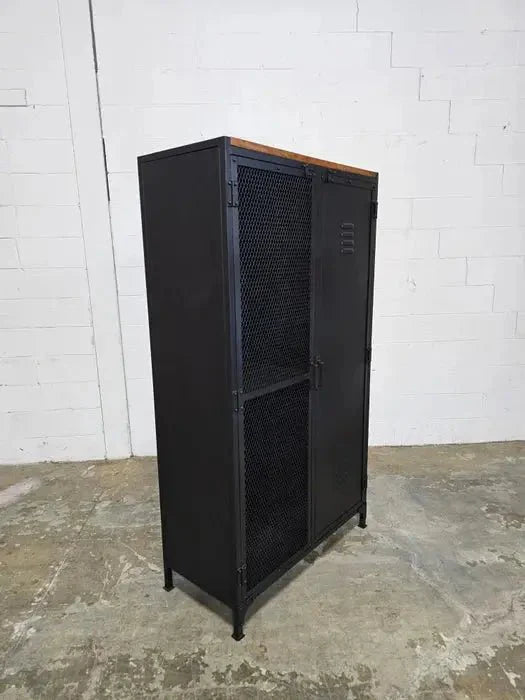 Armoire industrielle style casier avec porte en grillage
